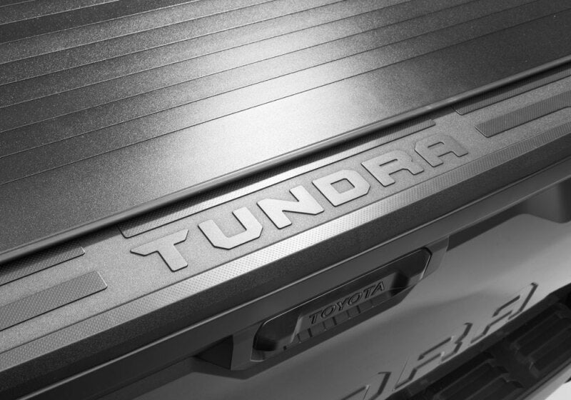Retrax 18 - 21 Toyota Tundra CrewMax 5.5ft. Bed (w/Deck Rail Sys) Retrax EQ - My Store
